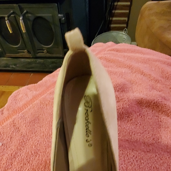 Heels - Picture 2 of 2